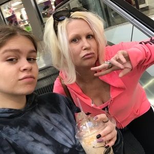 Meet your Posher, Leslie